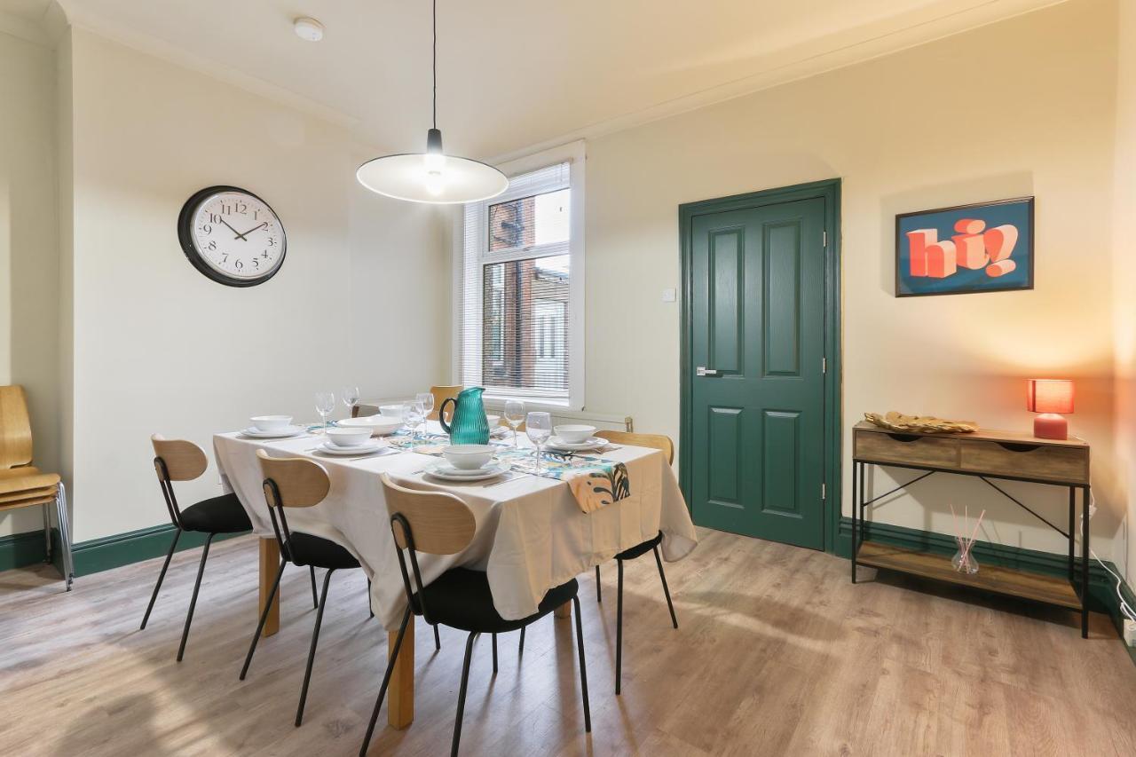 Home From Home 4 Bed - Ideal For Workers & Great For Groups, Free Parking, Spacious, Pet Friendly Netflix โรเธอร์แฮม ภายนอก รูปภาพ