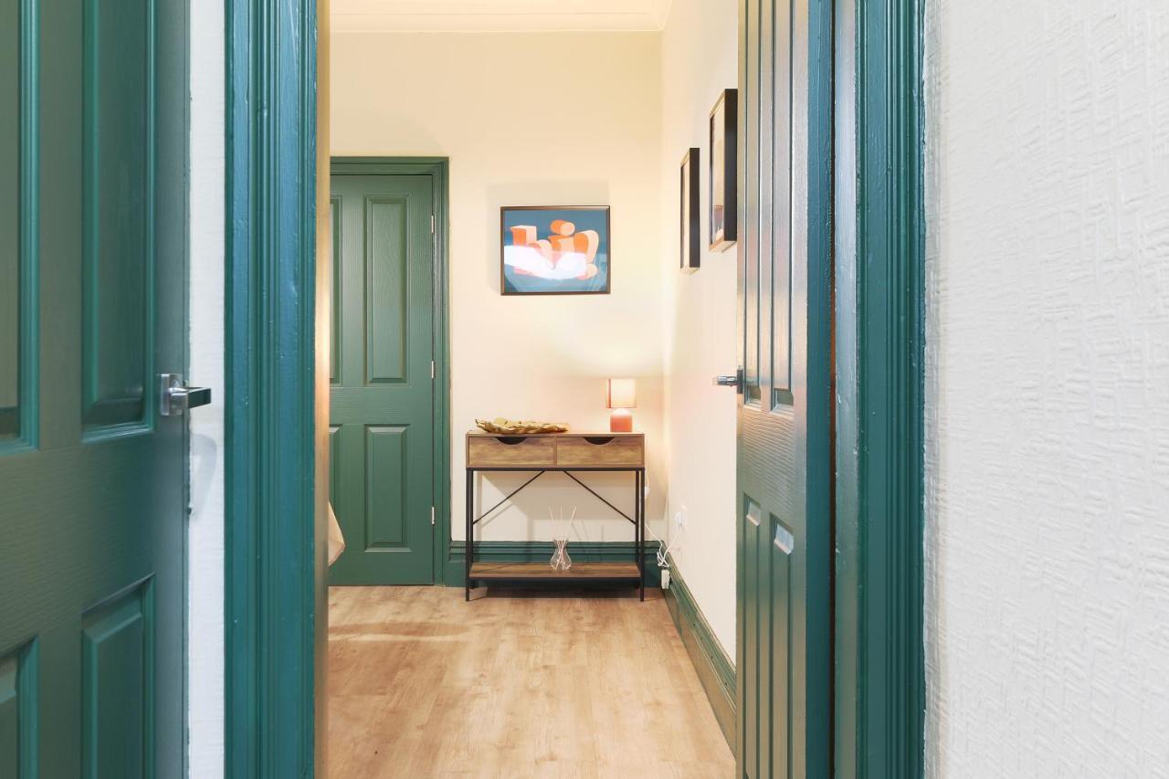 Home From Home 4 Bed - Ideal For Workers & Great For Groups, Free Parking, Spacious, Pet Friendly Netflix โรเธอร์แฮม ภายนอก รูปภาพ